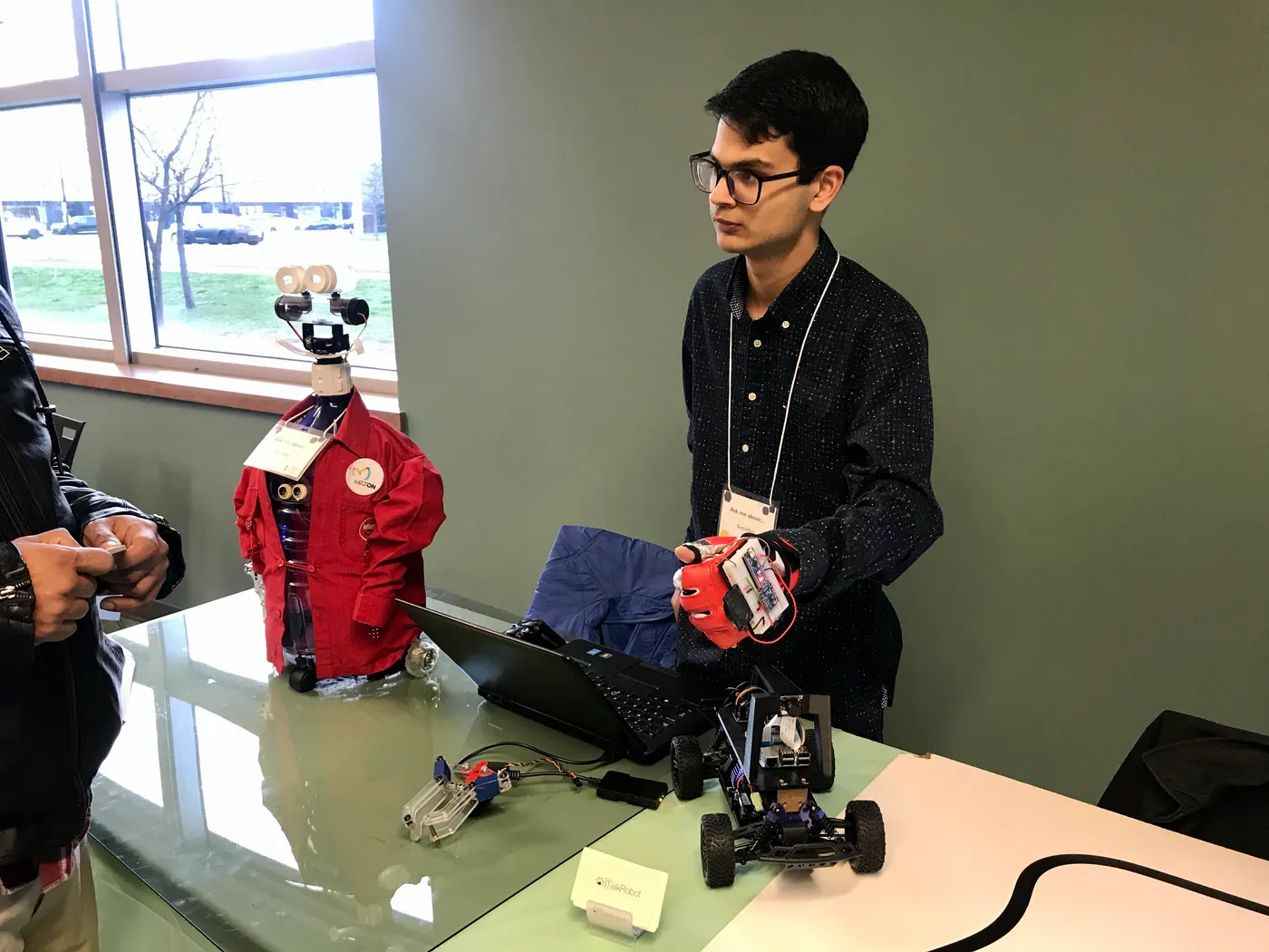 iTalkRobot founder presenting a robotics project